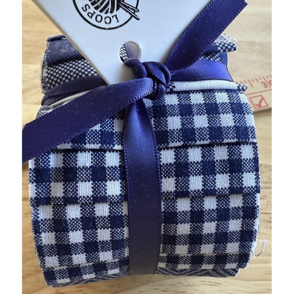 Loops and threads Jelly Roll Dark Blue And White 20 Pieces 2.5"x42" - Picture 6 of 16